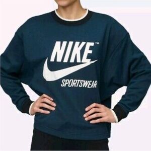 Nike Crew Neck Sweatshirt Blue
Relaxed Women's Size SMALL
